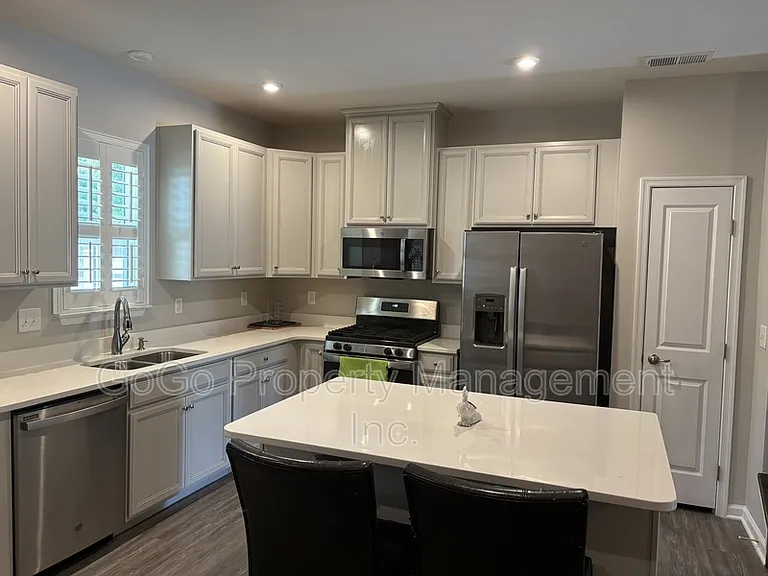 133 Marthawood Ln #1 — Photo 5