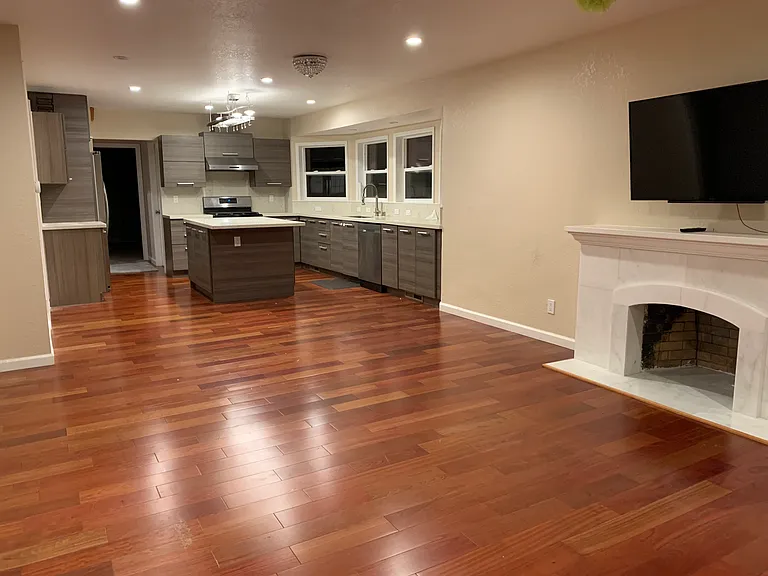 1634 Walnut St — Photo 1