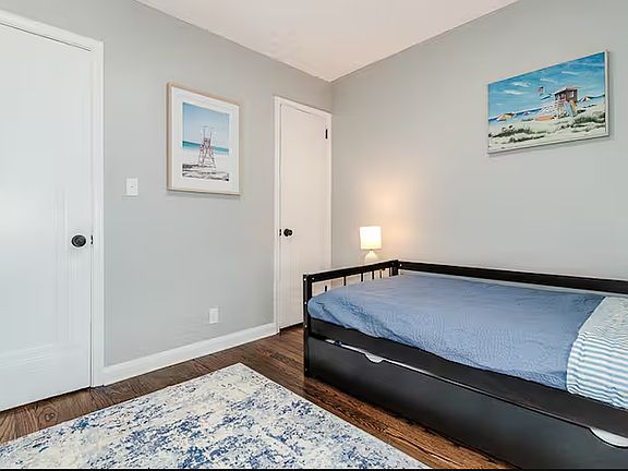 4th image of 201 3rd St APT 6
