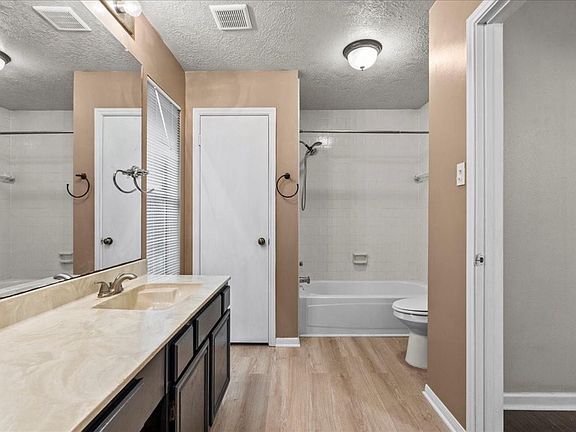 5th image of 4807 Pleasant Plains Dr
