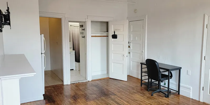 Rented by Perry Associates NYC Inc | media 20