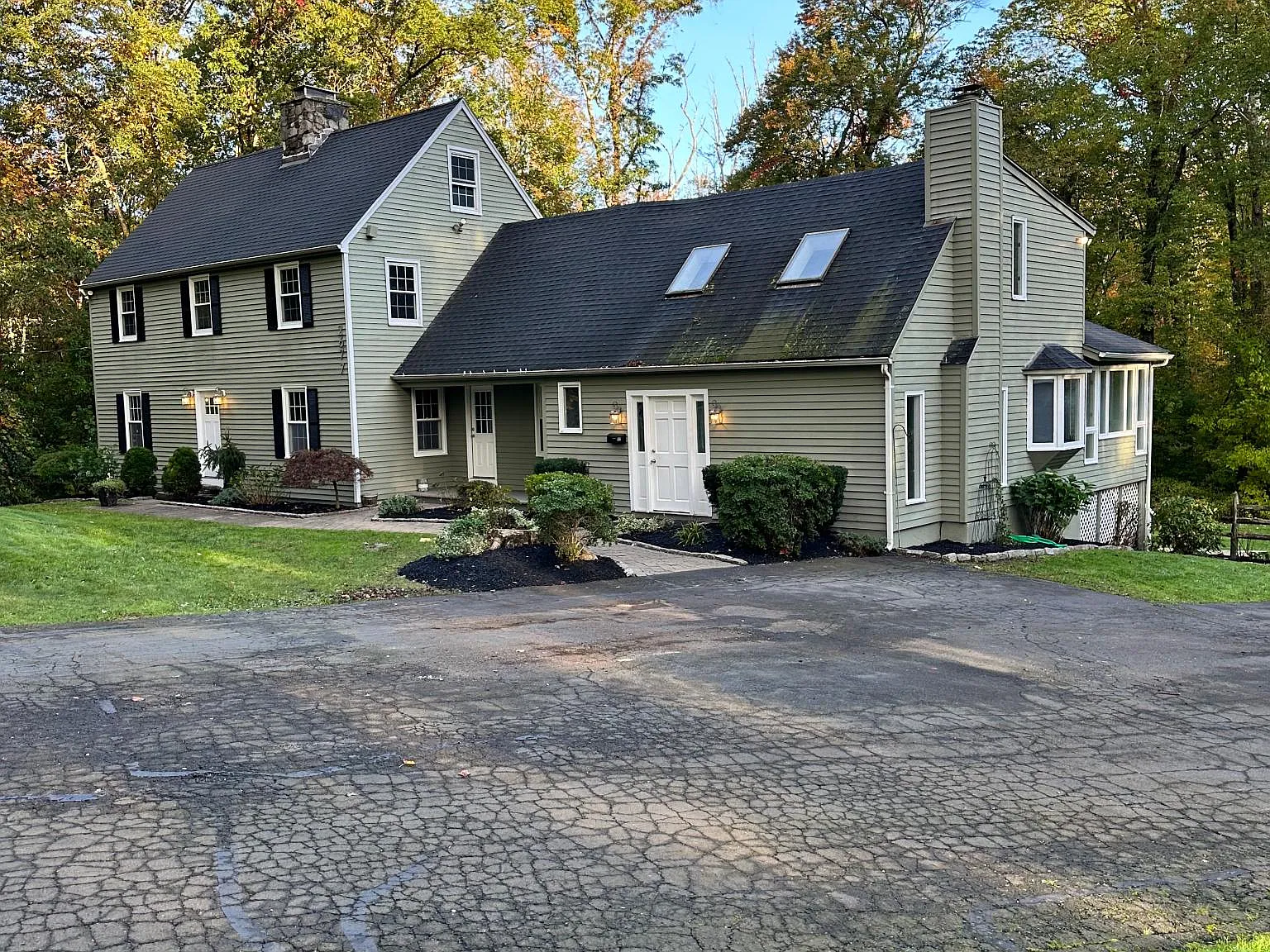 4 bed, 2400 sqft, $2,850 — Photo 1