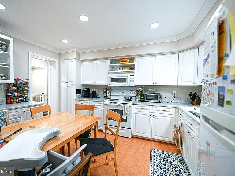 7377 Montcalm Dr — Photo 9