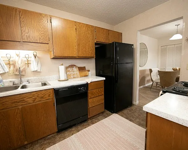 Mark Apts. — Photo 4