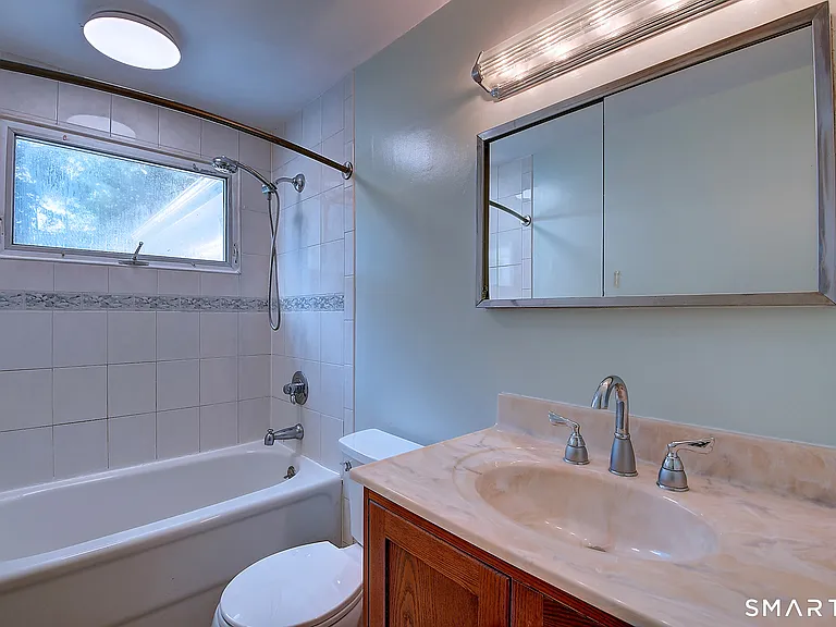 58 Elizabeth Dr — Photo 21
