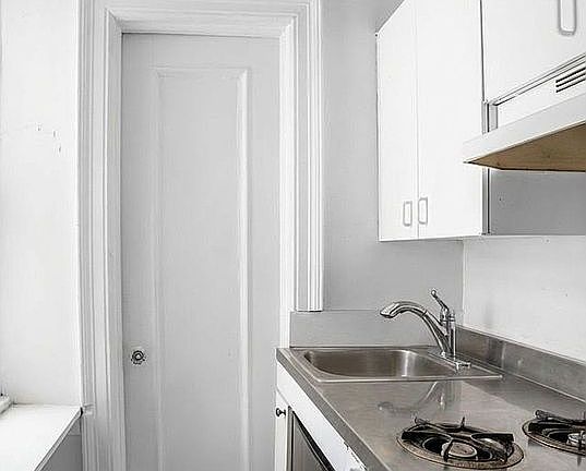 3rd image of 136 E 36th St APT 5E