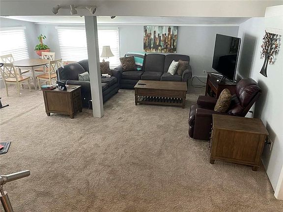 4th image of 8 Morningside Dr