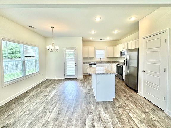 4th image of 140 Primrose Ln