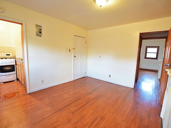 2nd image of 225 Madison St #Rr