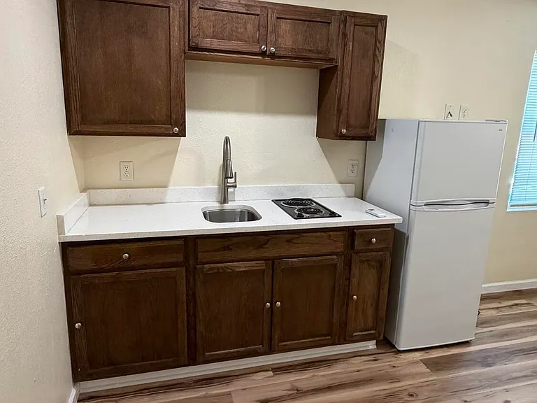 143 Claire Ave #101 — Photo 8