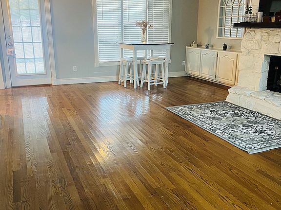 4th image of 305 Oak Hill Dr