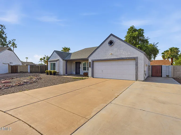 1735 E Stephens Dr — Photo 4