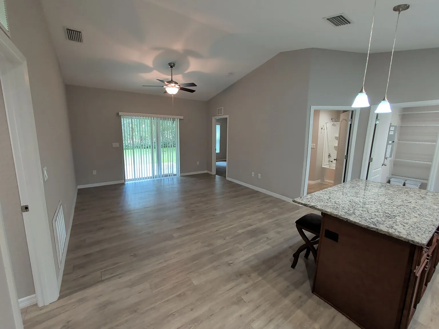 2 bed, 2.0 bath, 1162 sqft, $1,400 — Photo 3