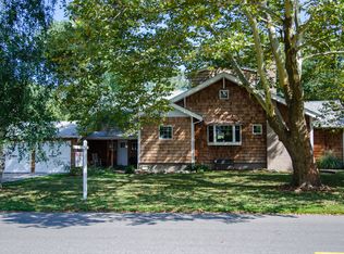1071 S Pine Creek Rd, Fairfield, CT 06824