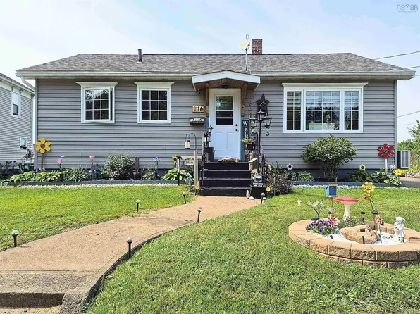 16 Copp Ave, Amherst, NS B4H 2T4