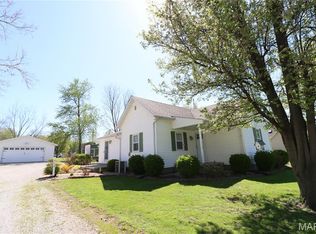 710 Clinton St, Keyesport, IL 62253