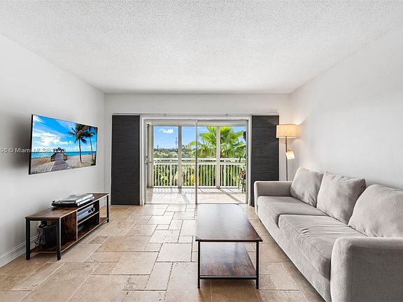 4th image of 4400 Hillcrest Dr APT 607A