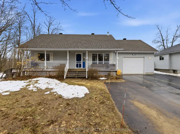 27 Bayshore Dr, Petawawa, ON K8H 3R7