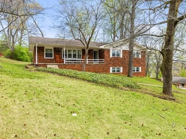 23 Holiday Ln, Chattanooga, TN 37415