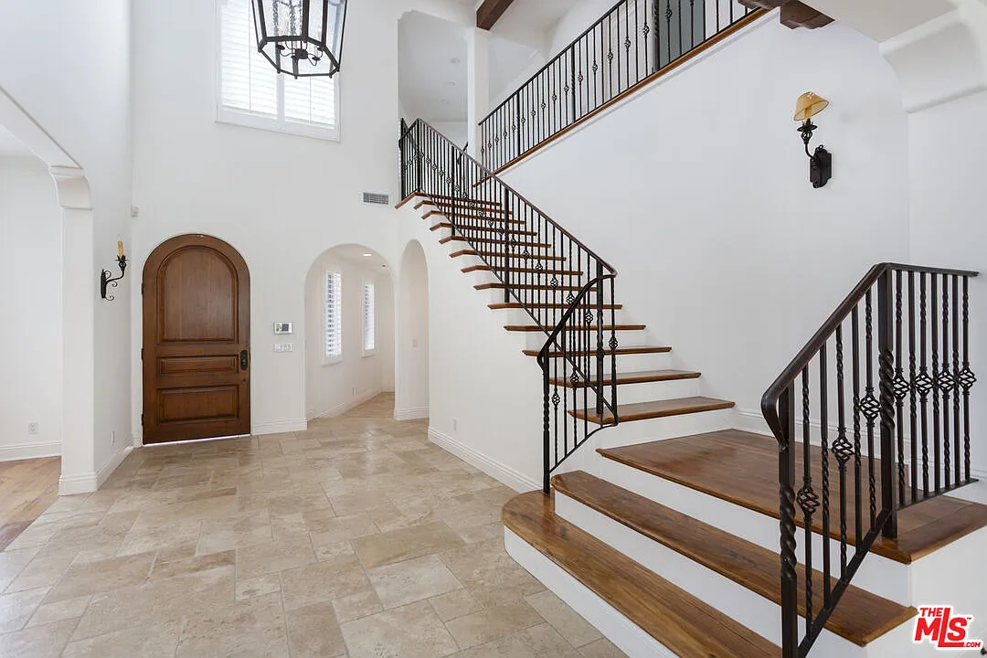 5 bed, 6.0 bath, 4284 sqft, $25,000 — Photo 4