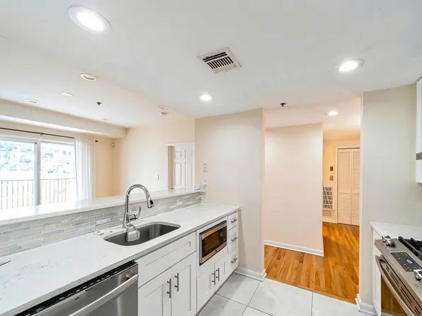 920 Jefferson Street image 1 of 2