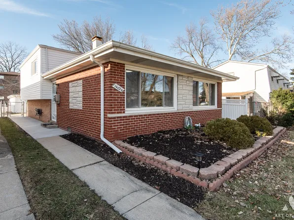 14024 S Saginaw Ave, Burnham, IL 60633