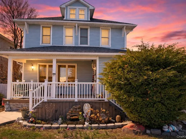 7 Meyer Avenue, Lawrence, NY 11559