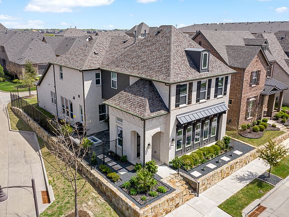 3rd image of 5901 Uplands Dr