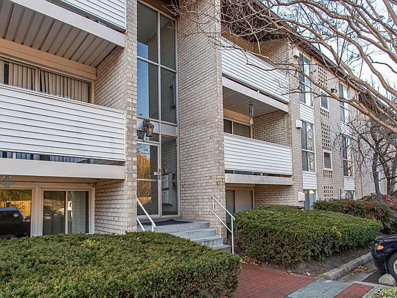 2nd image of 5606 Bloomfield Dr APT 103