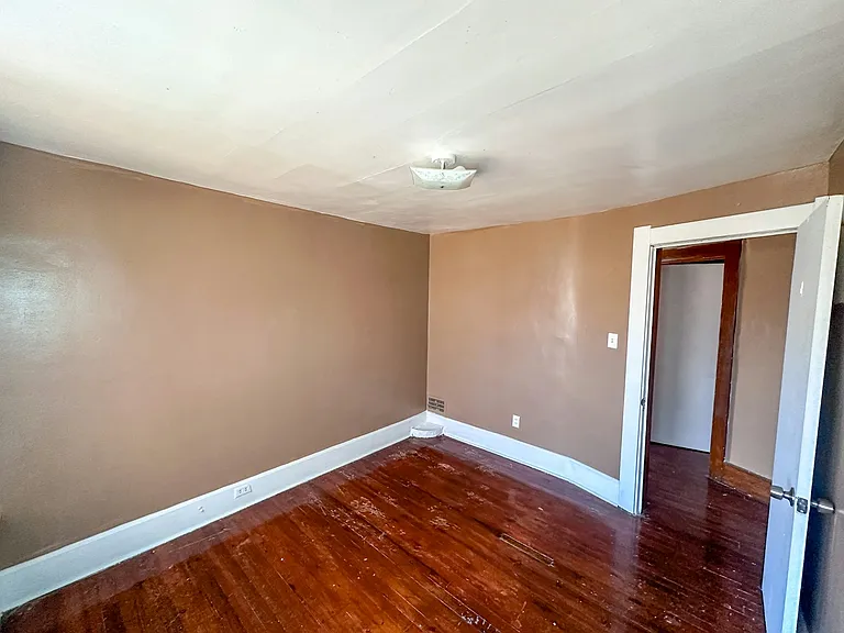 14812 Westropp Ave — Photo 12