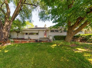 3990 Grand Ave, Gurnee, IL 60031