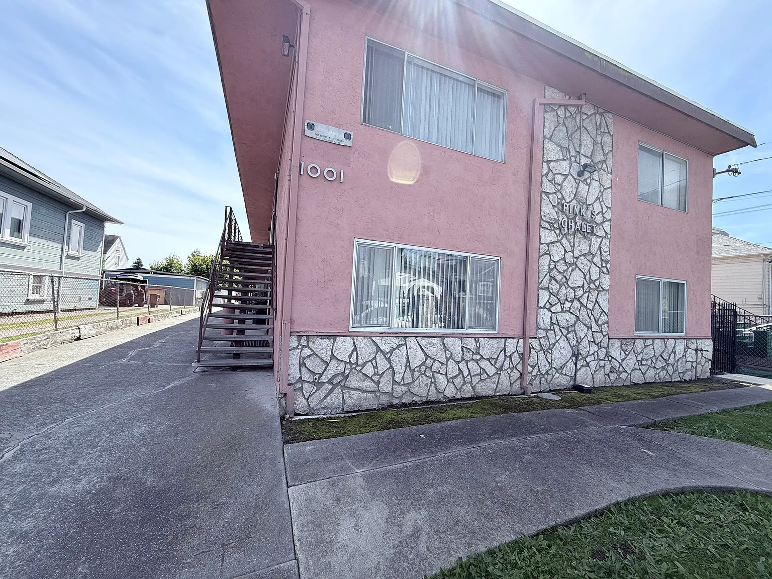 3 bed, 1100 sqft, $3,495 — Photo 3