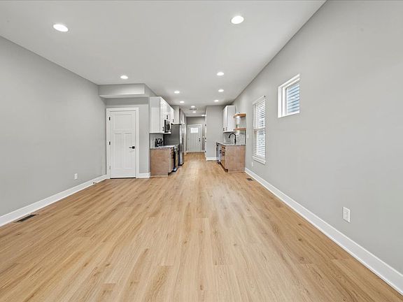 2nd image of 617-619 W 39th St #D07a4fa84