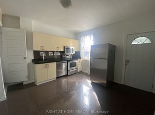 194 Beatrice St #2, Toronto, ON M6G3G1
