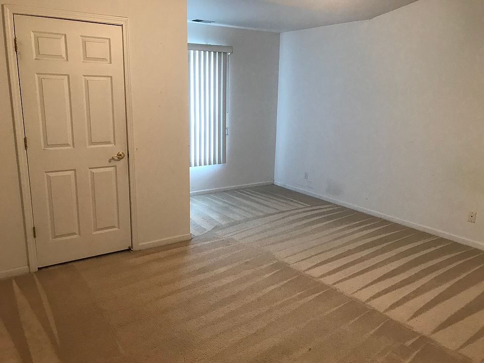 1st image of 4903 Oakhill Dr #1