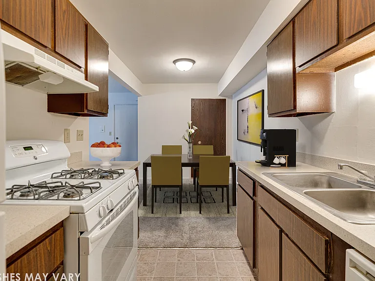 Laurel Woods Apartments — Photo 28