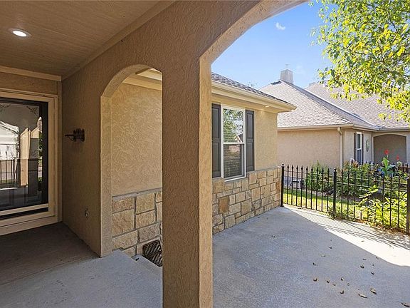 3rd image of 4115 SW Homestead Dr