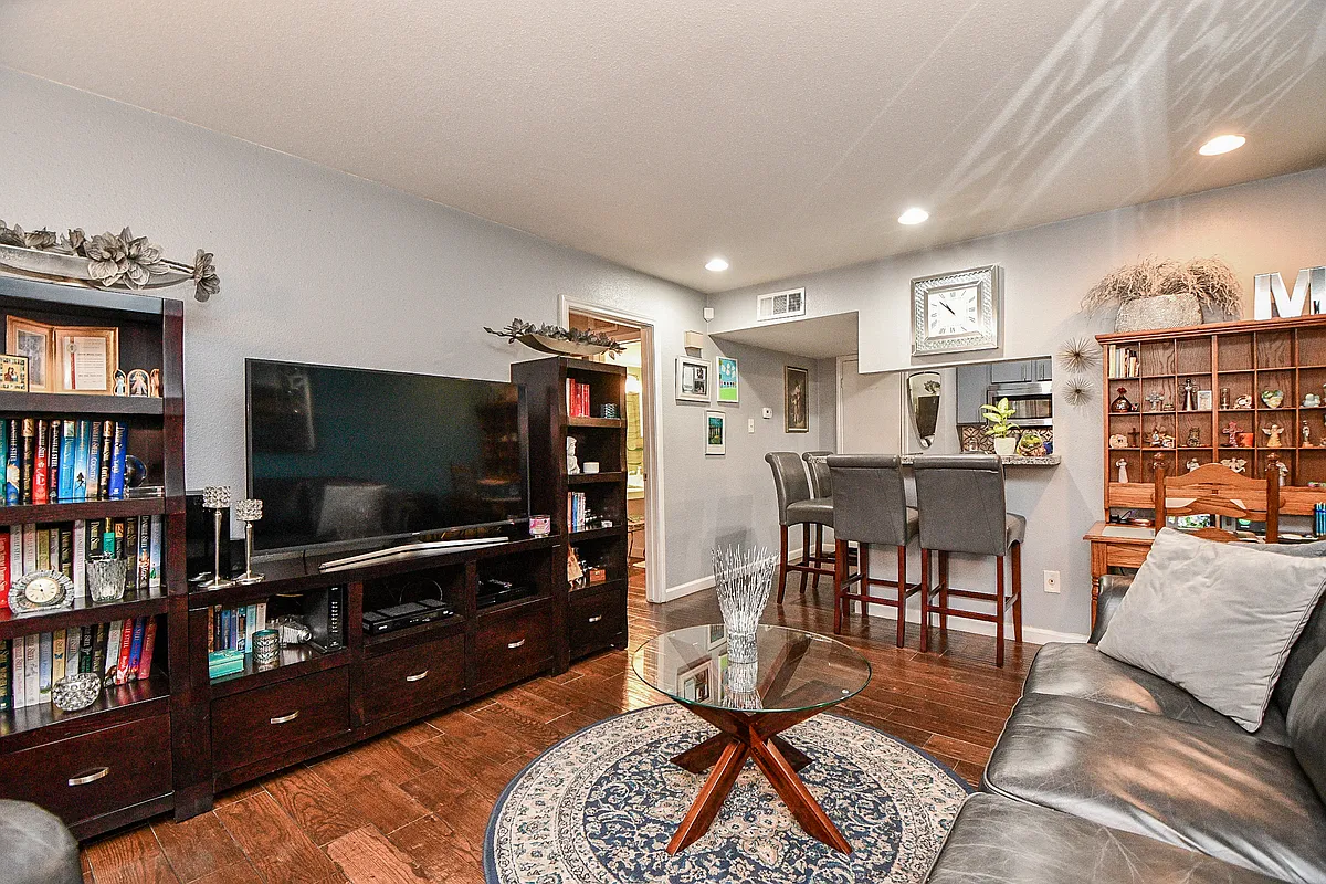 Plenty of room for a media wall - 4635 Wild Indigo St #498