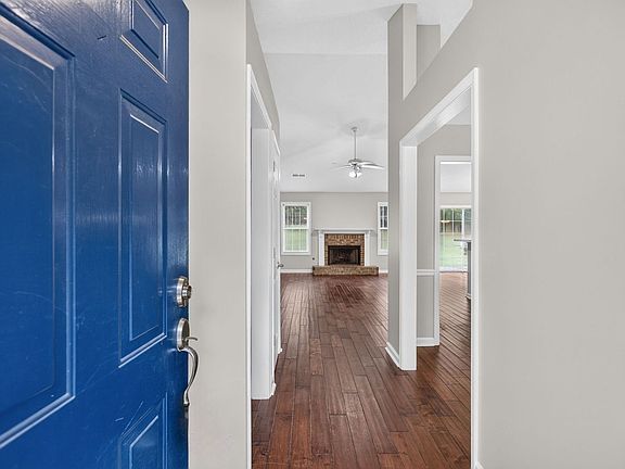 2nd image of 390 Silverthorn Dr NW