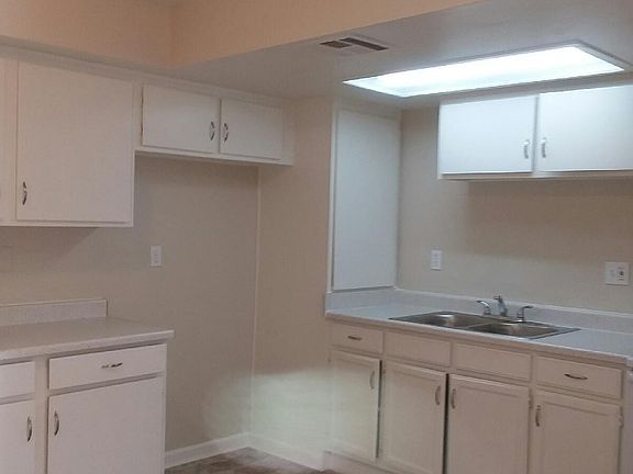 5th image of 2523 Central Ave APT D