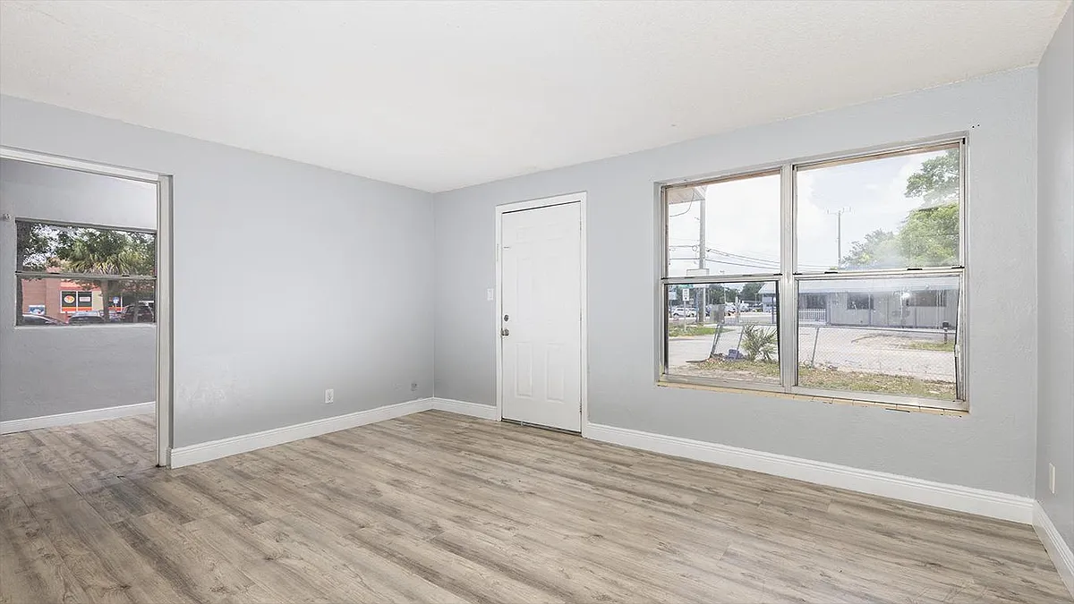 Unit Photo - 1135 Mason Ave