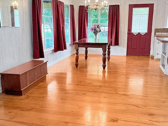 2nd image of 818 Jackson Drive