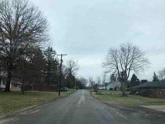 Exterior Neighborhood (street photo)