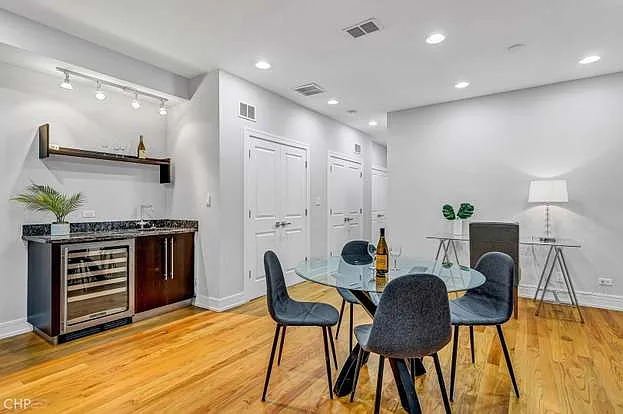 821 W Roscoe St #1 — Photo 103