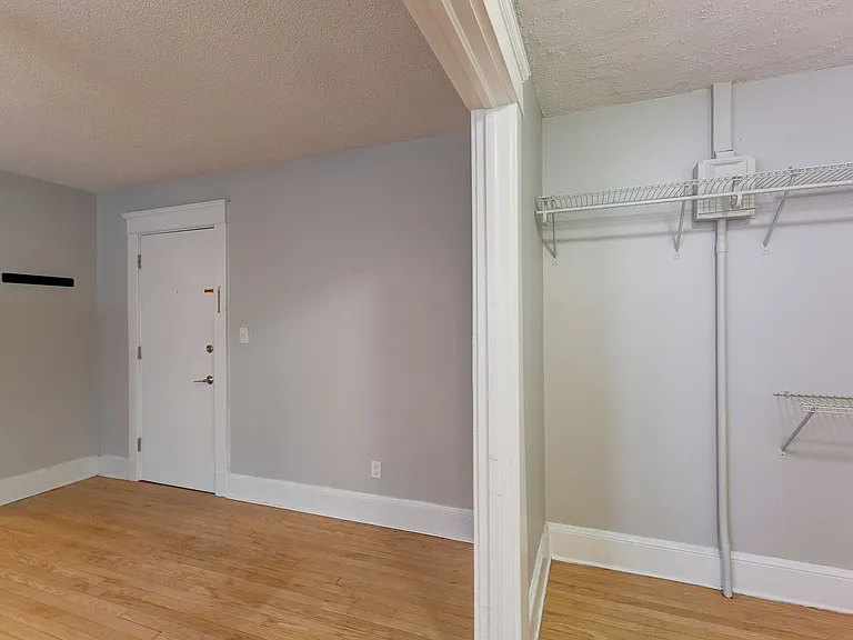 100 Howe Street — Photo 82