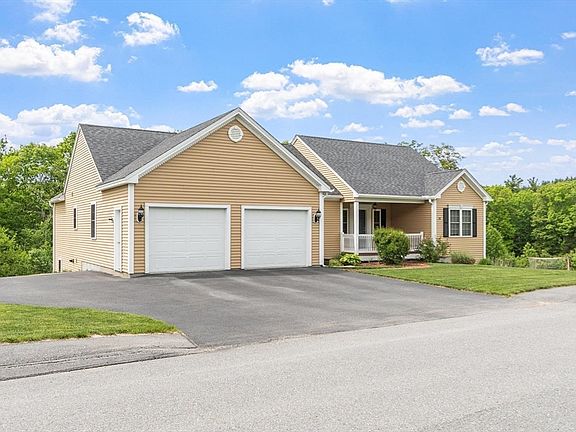 3rd image of 38 Hemlock Rd