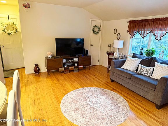 4th image of 142 Pacific Ave Floor 2