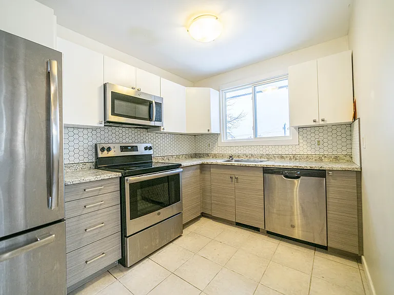 1-435 Piccadilly Ave #1 — Photo 6