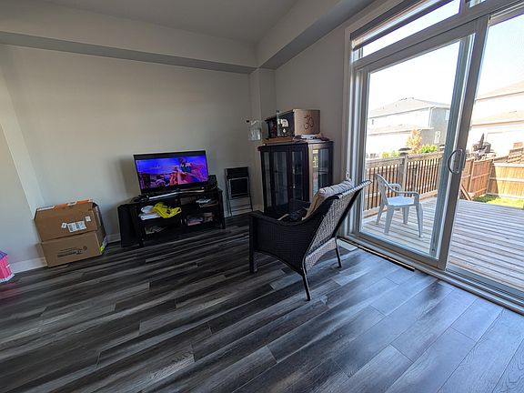 4th image of 1226 Max Cres
