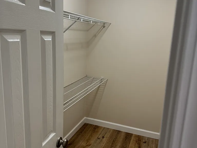 5 S Heathrow Dr NW — Photo 14